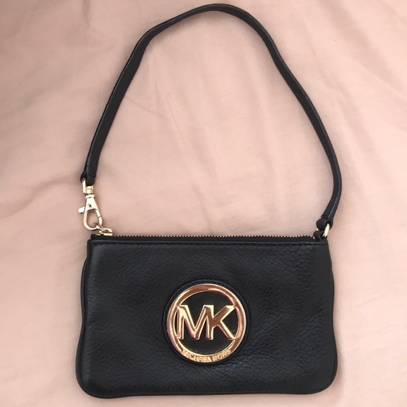 Michael Kors Handbags - Michael Kors wristlet